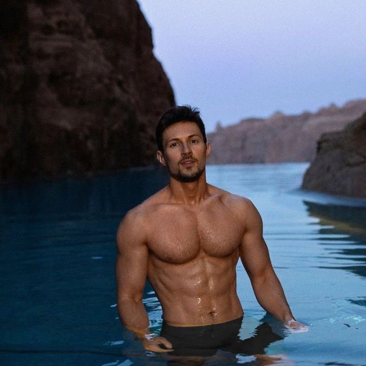 découvrez l'histoire intrigante de pavel durov, le fondateur de telegram, et son exil à dubaï. plongez dans les raisons de son départ, son impact sur le monde de la technologie et sa nouvelle vie dans cette ville dynamique.