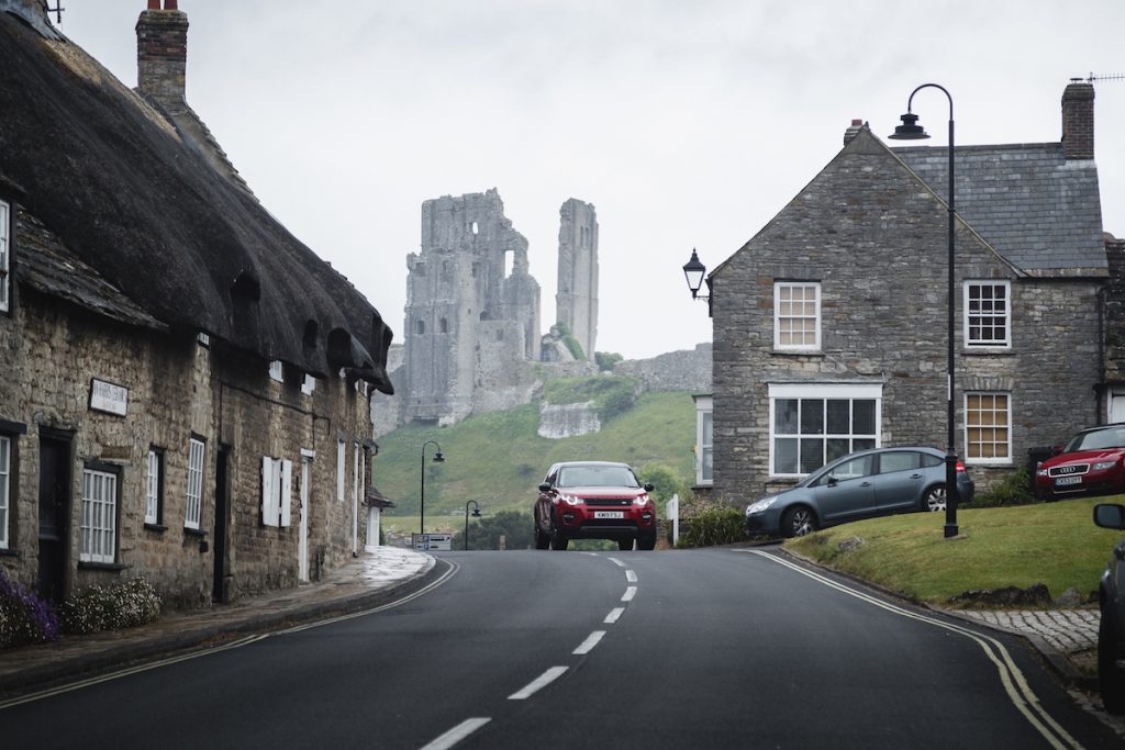 découvrez comment le brexit a affecté les règles concernant le permis de conduire en angleterre. informez-vous sur les démarches nécessaires pour les citoyens de l'ue et de l'extérieur souhaitant conduire au royaume-uni après le brexit.