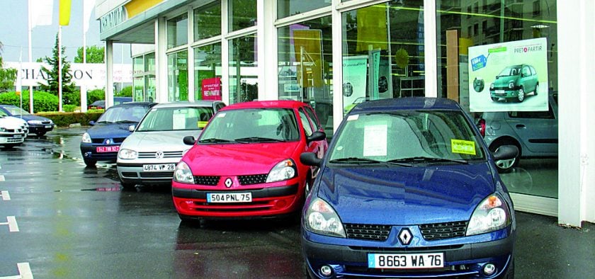 découvrez notre guide complet pour l'achat de voitures d'occasion : conseils pour choisir le bon véhicule, vérifications essentielles à faire avant l'achat, et astuces pour obtenir le meilleur prix.
