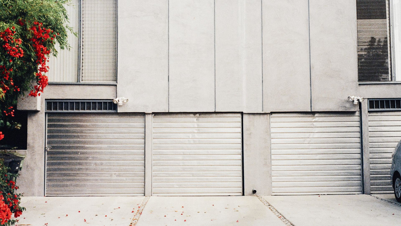 découvrez les risques et conséquences liés aux activités illégales dans les garages, ainsi que les mesures pour les prévenir et protéger votre entreprise.