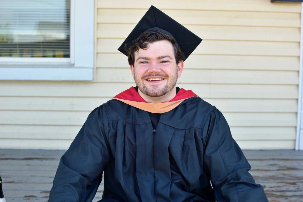 découvrez nos conseils pour décrocher votre premier emploi en finance en tant que jeune diplômé et lancer votre carrière avec succès.