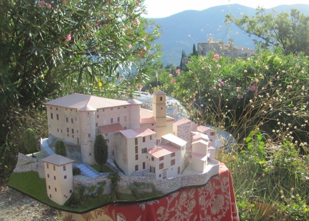 découvrez les prévisions et tendances du coût des maisons miniatures en 2026, incluant les facteurs influençant les prix et les conseils pour un achat réussi.